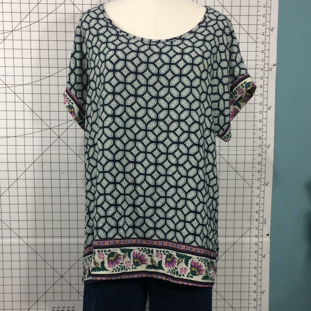 Ing Geometric blouse L floral trim